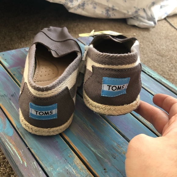 NWT Brand new Toms 💕 - Picture 5 of 6